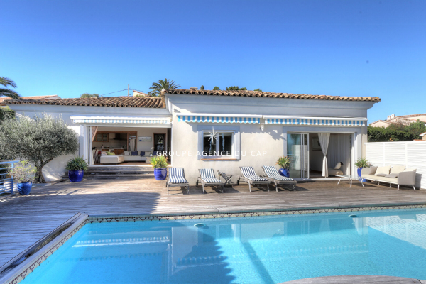 FOR SALE SEA VIEW VILLA WITH 3 BEDROOMS AND SWIMMING POOL IN SAINT AYGULF