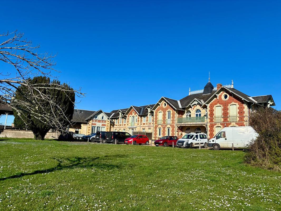 Investment building 700 m² 10 units + potential Marzy