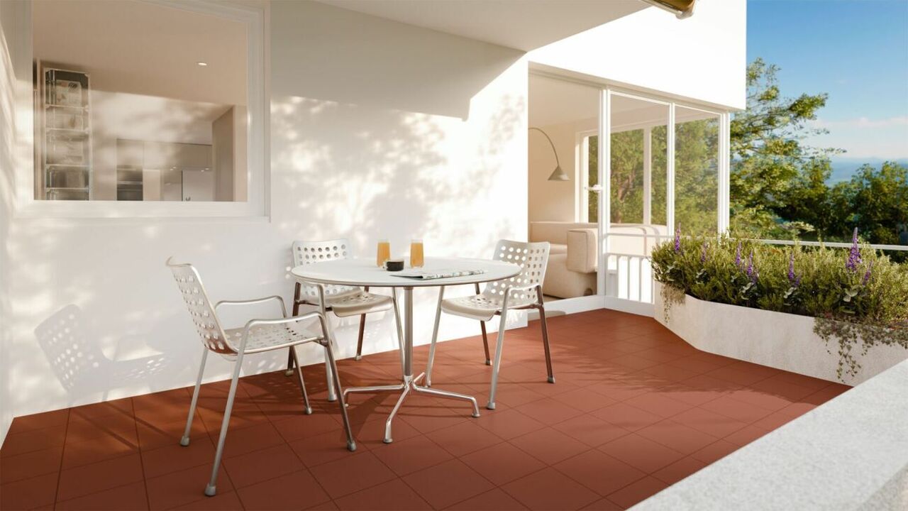 High-quality condominium with panoramic views near the university