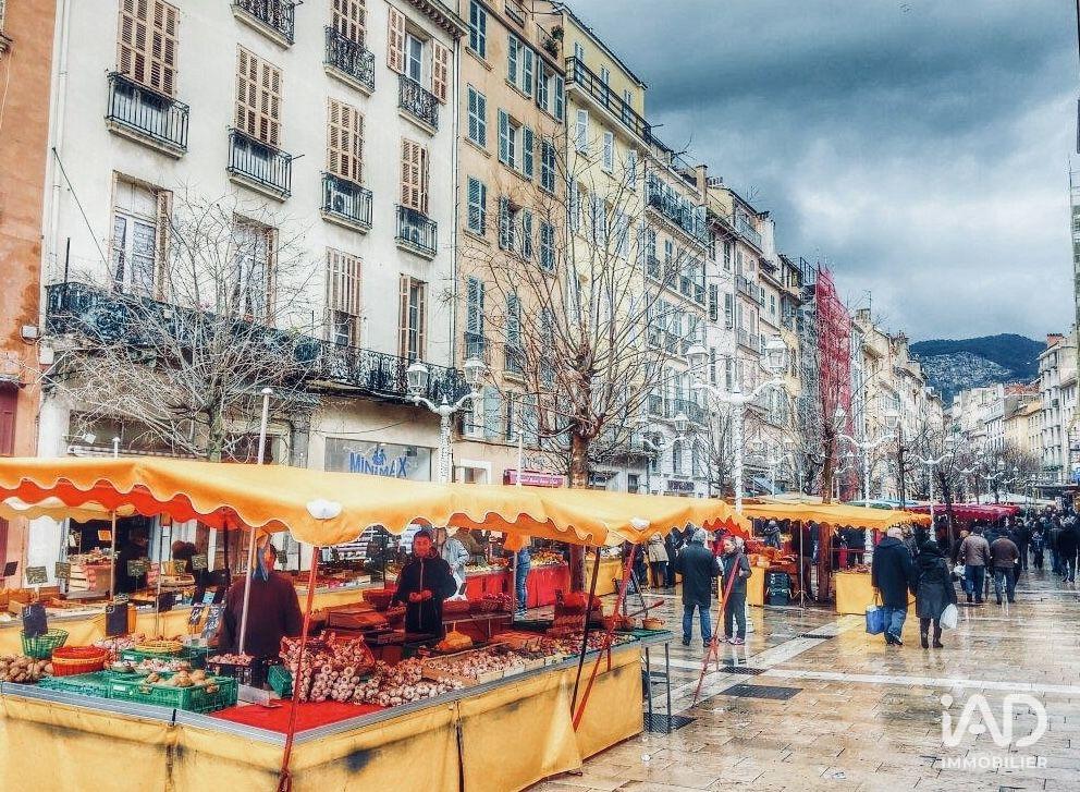 Building for sale in Toulon, France