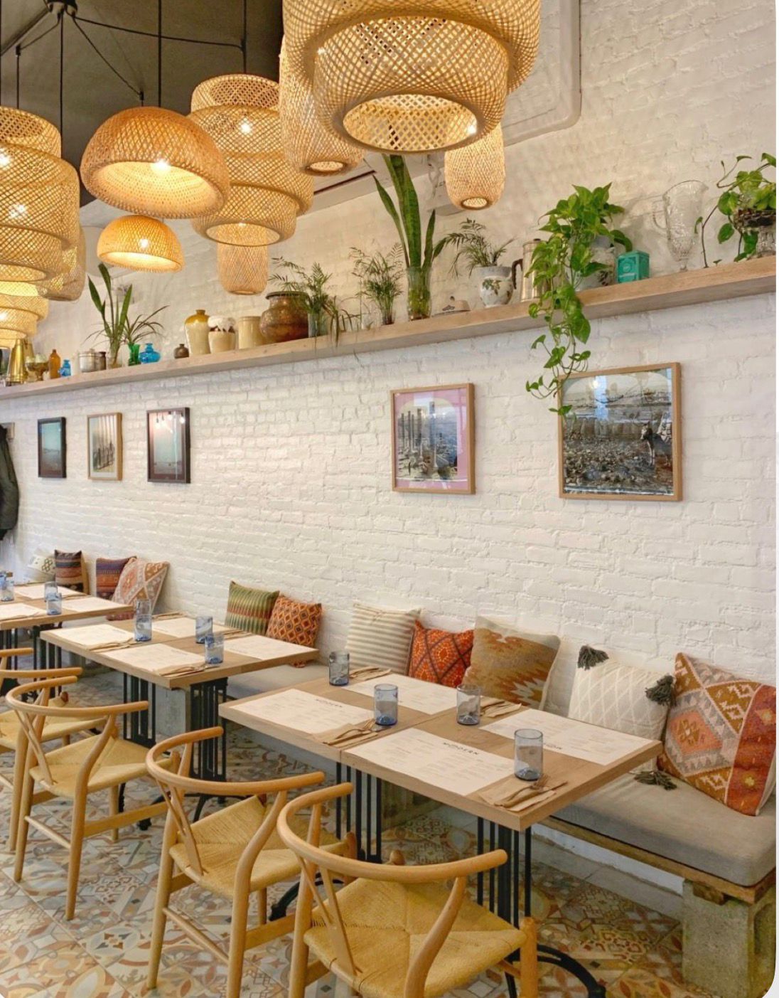 Tea Room – Bar with terrace to be handed over | Downtown