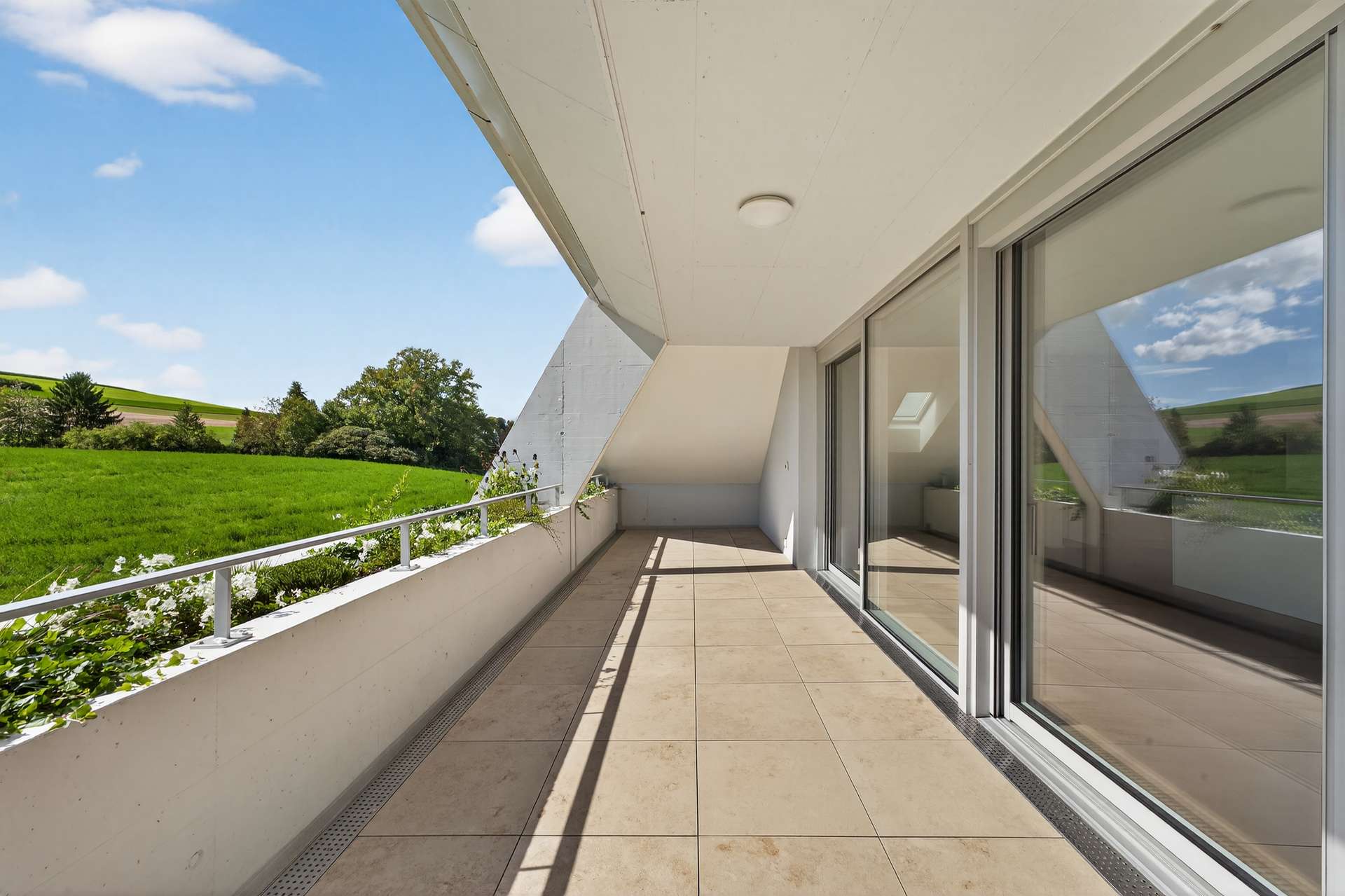 A residential jewel with a view - stylish maisonette with 2 terraces