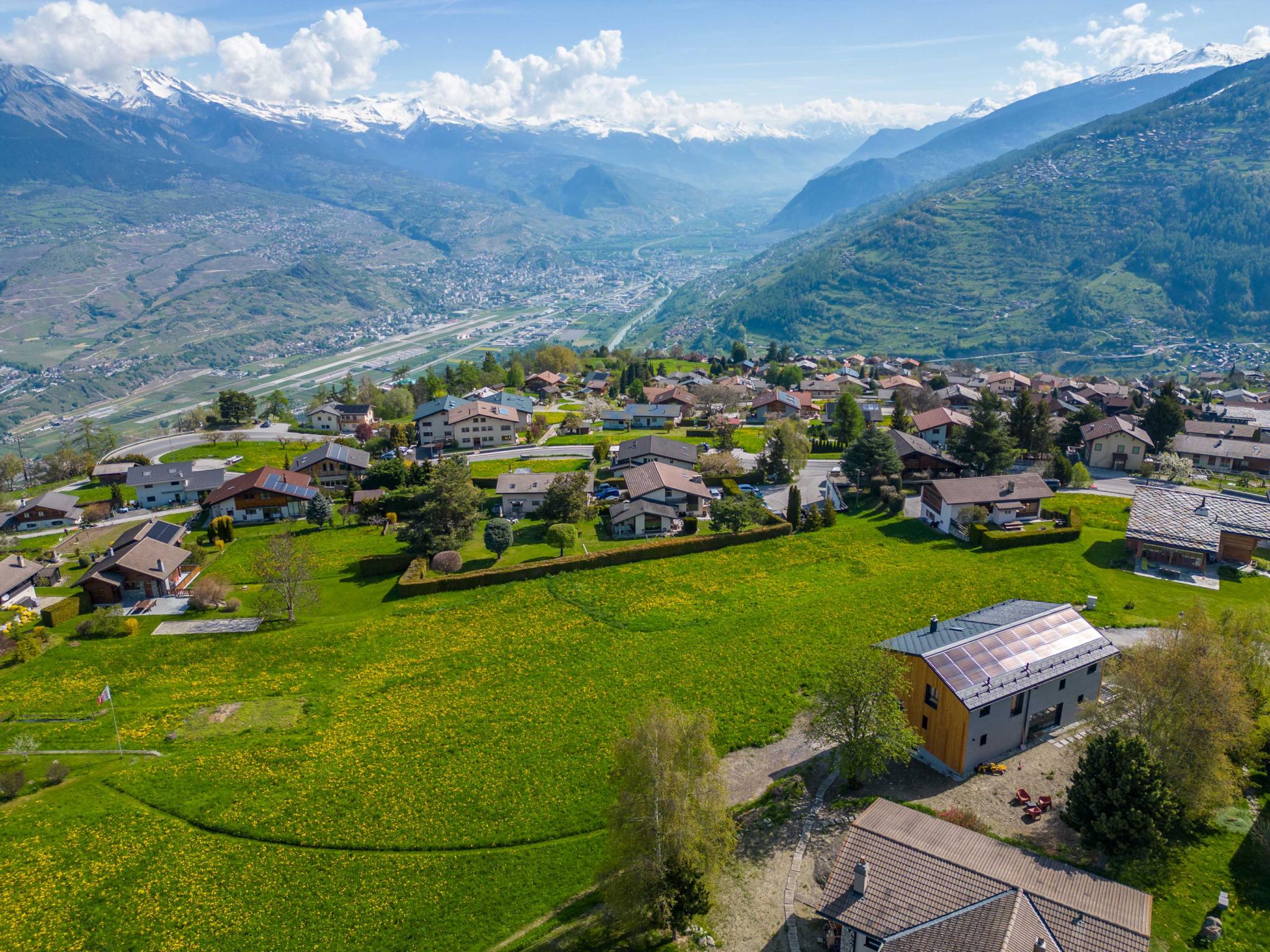 Magnificent building plot with views of the Rhône plain and the Alps