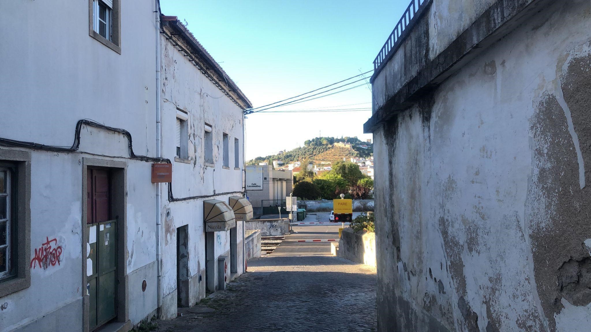 Spacious 17-Room Property in Castelo Branco, Ideal for Recovery