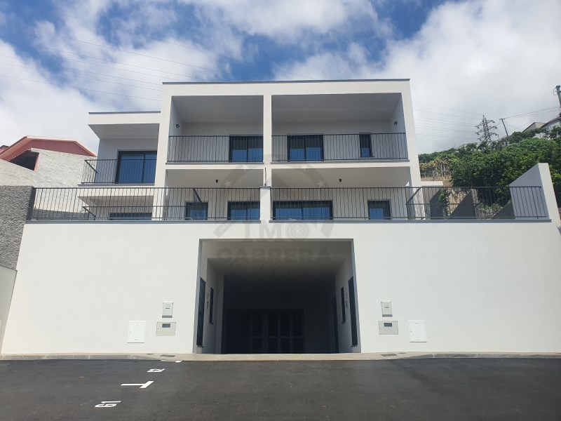 3 bedroom semi-detached house in a gated community in Câmara de Lobos