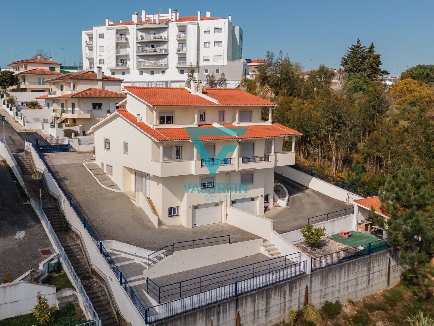 House 4 Bedrooms - Guimarota, Leiria