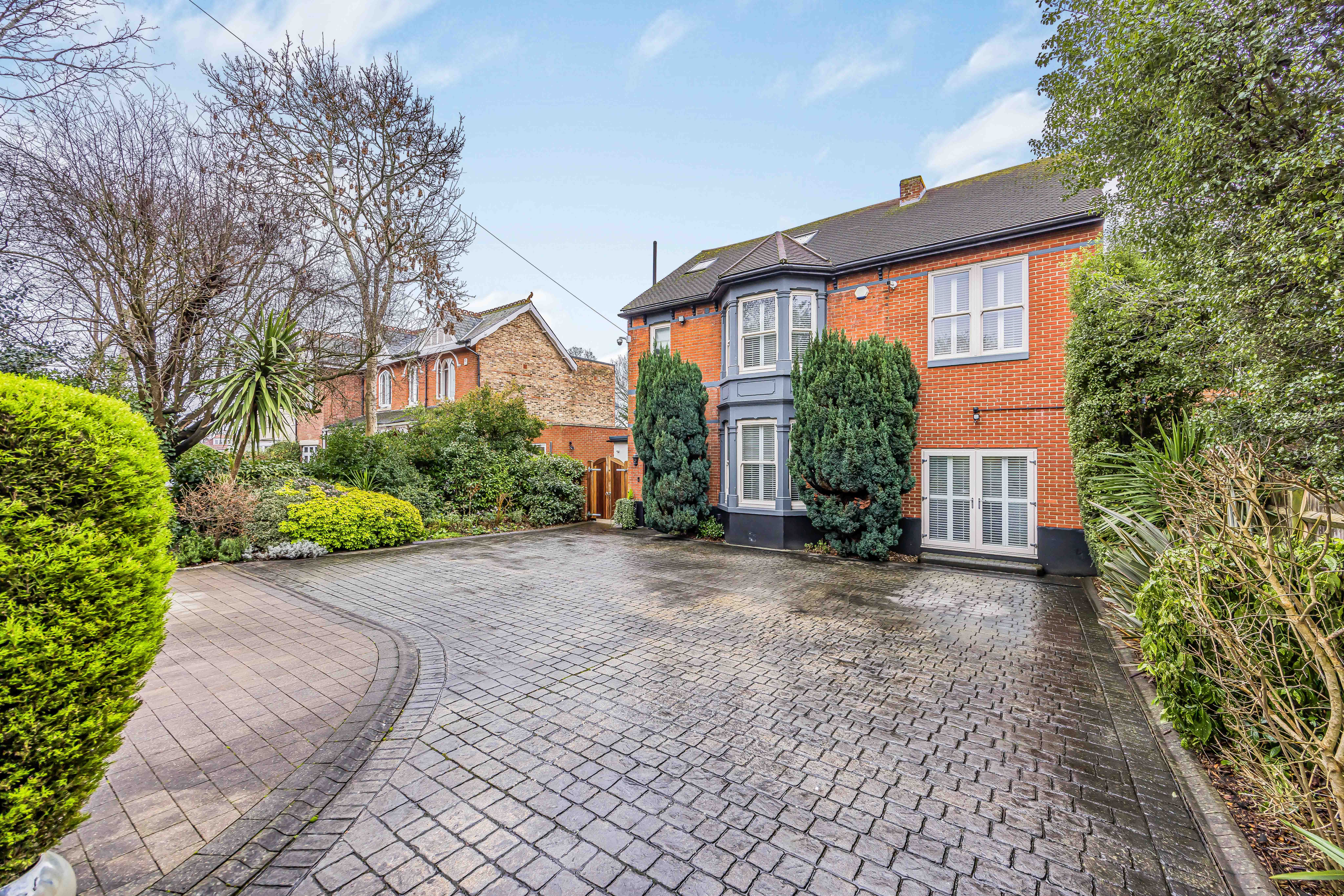 Detached House: for sale in Drayton Portsmouth