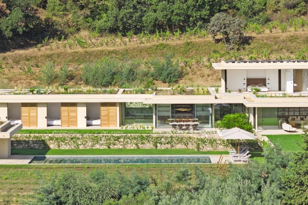 CONTEMPORARY VILLA NEAR PAMPELONNE