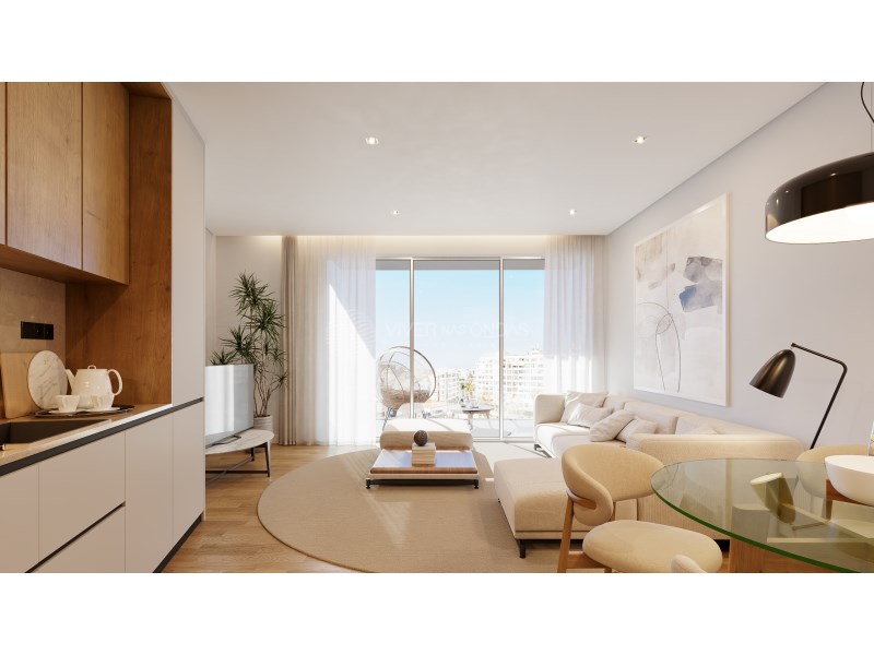 T2 Duplex w/ balcony and 2 bathrooms in the centre of Costa da Caparica