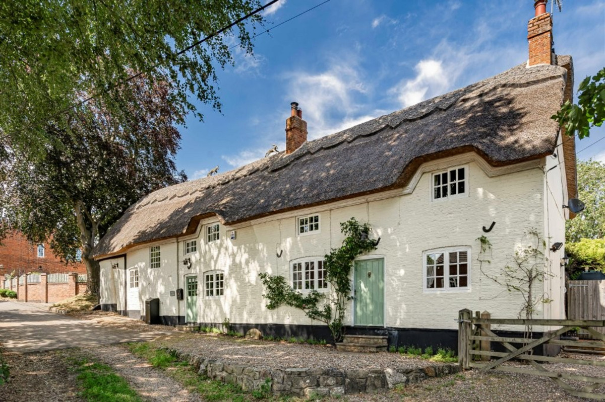 Detached House: for sale in Lutterworth