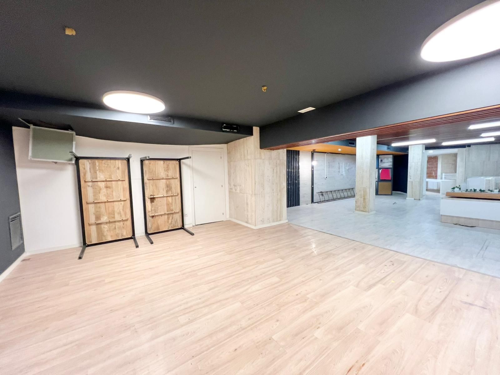 Commercial for sale in L'Hospitalet de Llobregat, Spain