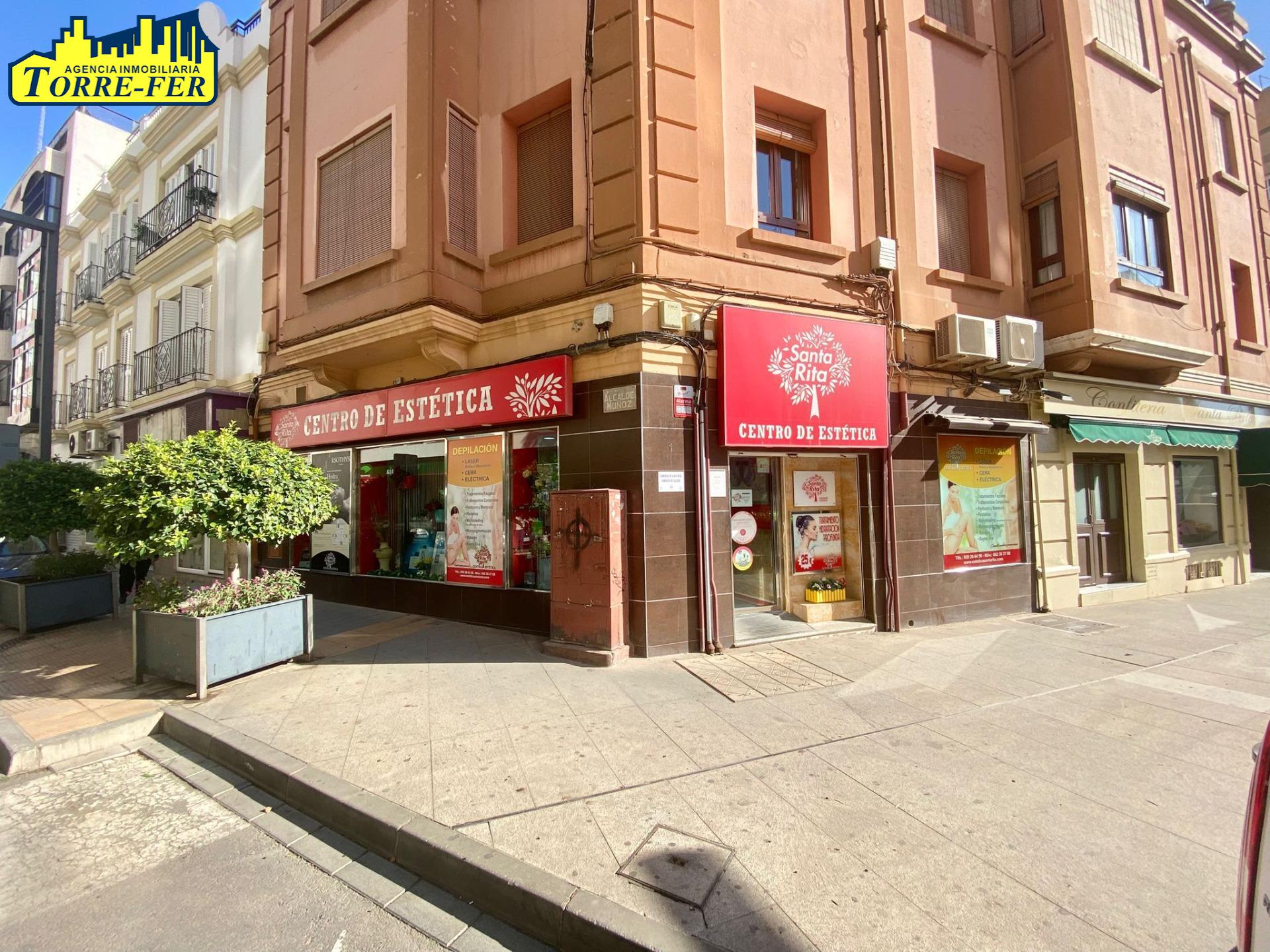 COMMERCIAL PREMISES ON THE CORNER WITH A MAGNIFICENT LOCATION IN PLAZA SANTA RITA