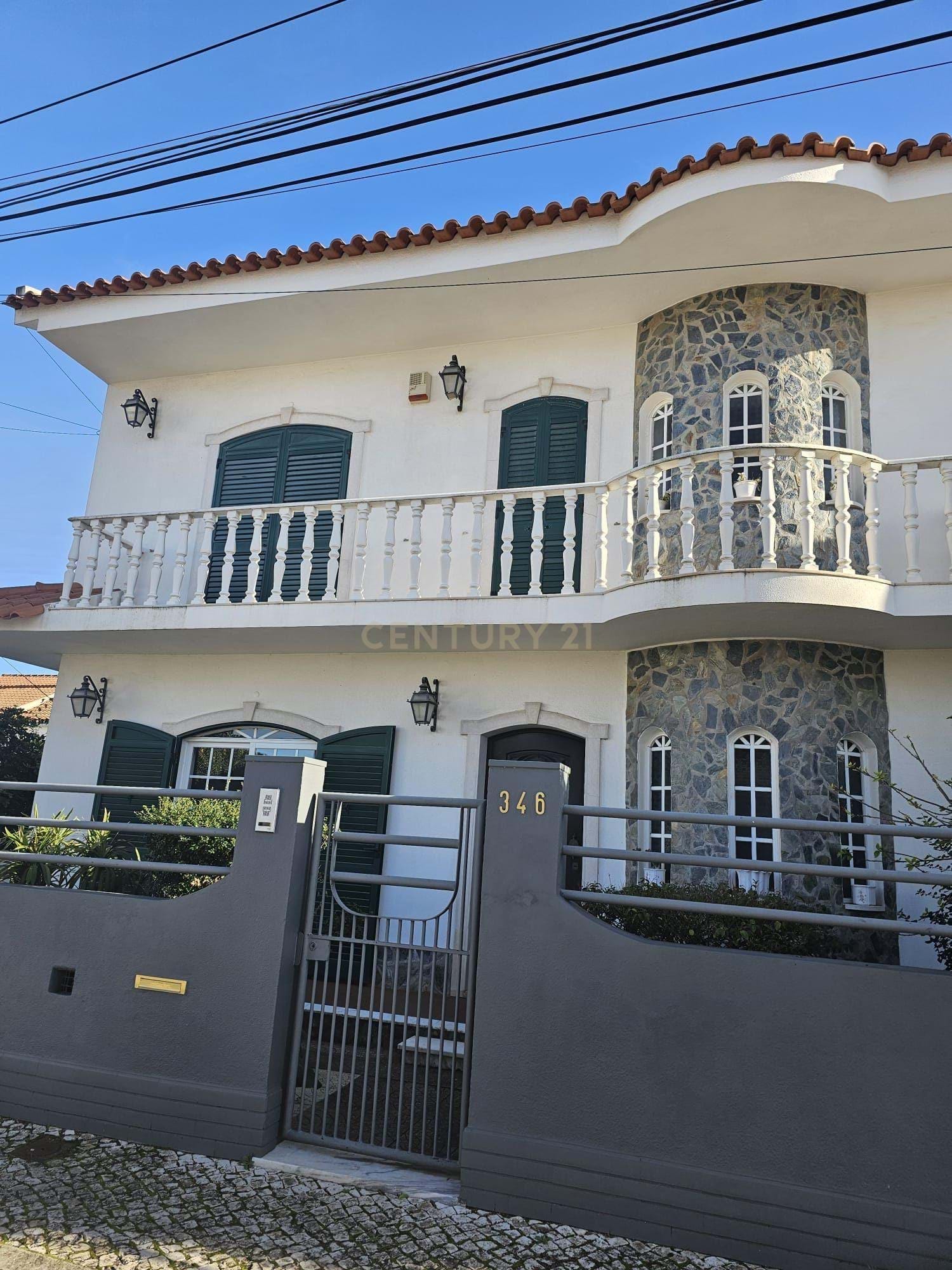 Charming Detached House in Amora, Seixal - 4 Bedrooms, 4 Baths