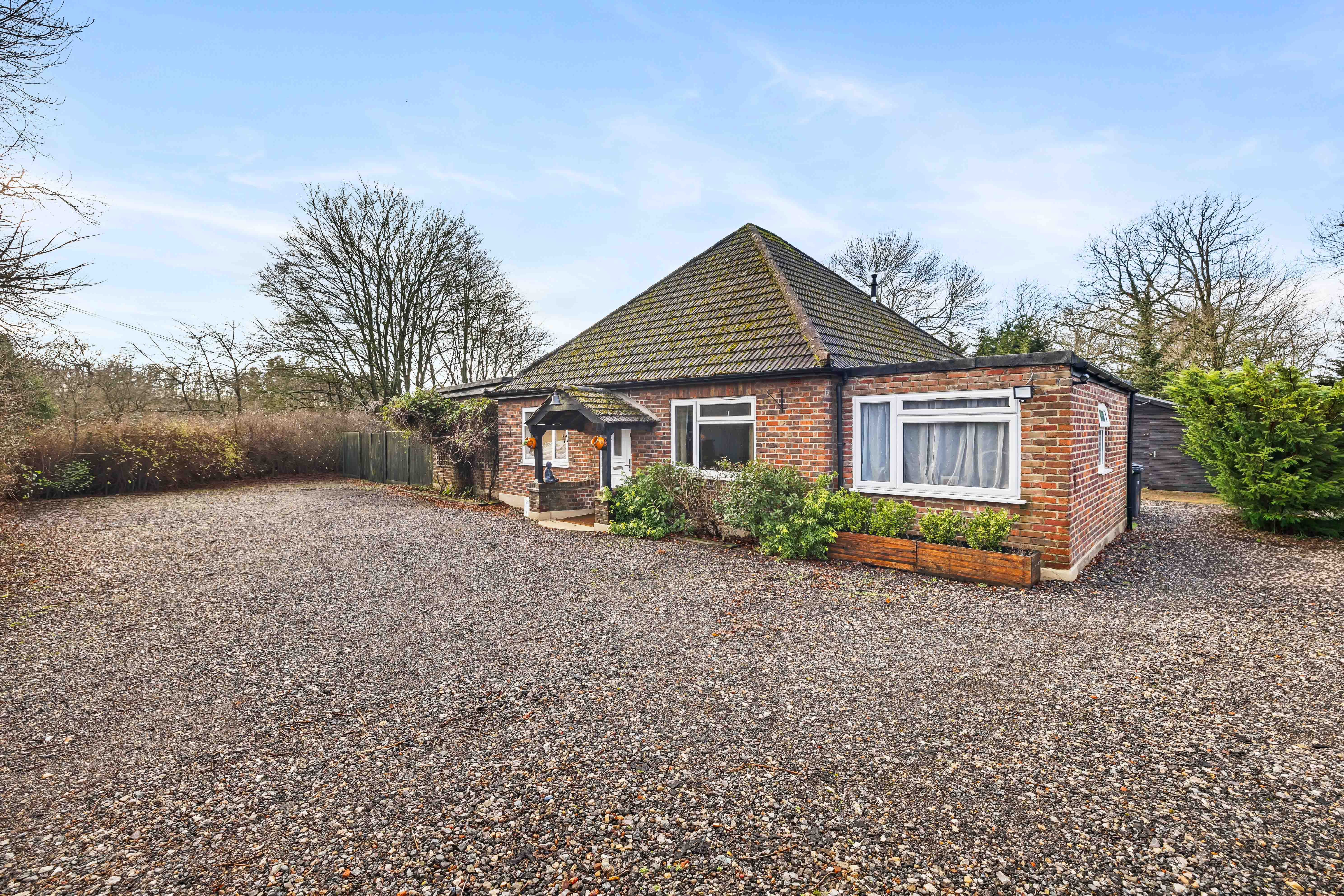 Povey Cross Road,Hookwood,Horley,RH6 0AQ - £750000