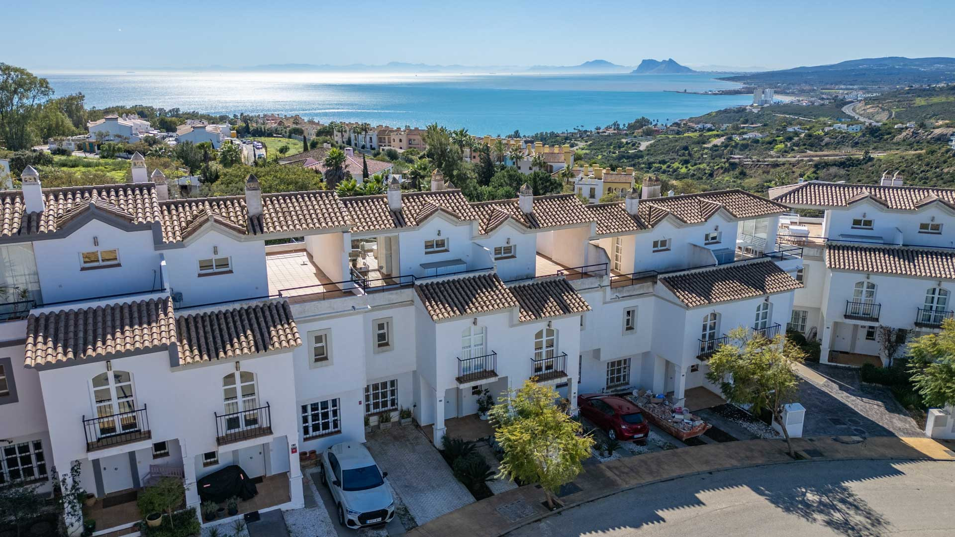 Spectacular townhouse with private garden and views of Gibraltar and Africa