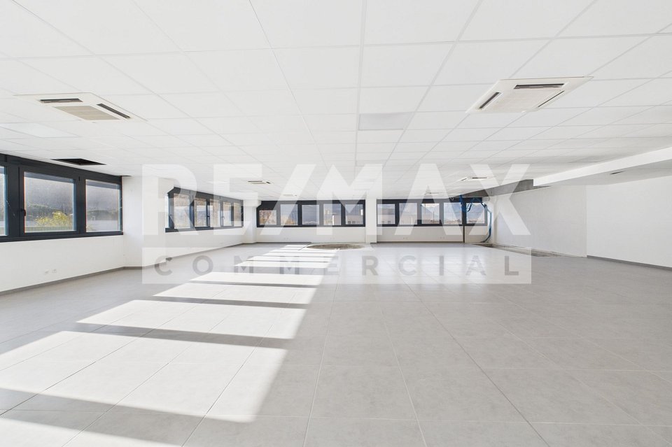 Elegantes Gewerbeobjekt mit Büroflächen