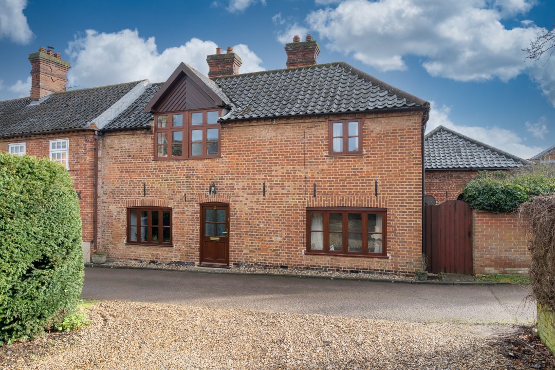 Semi-Detached House: for sale in Old Catton Norwich