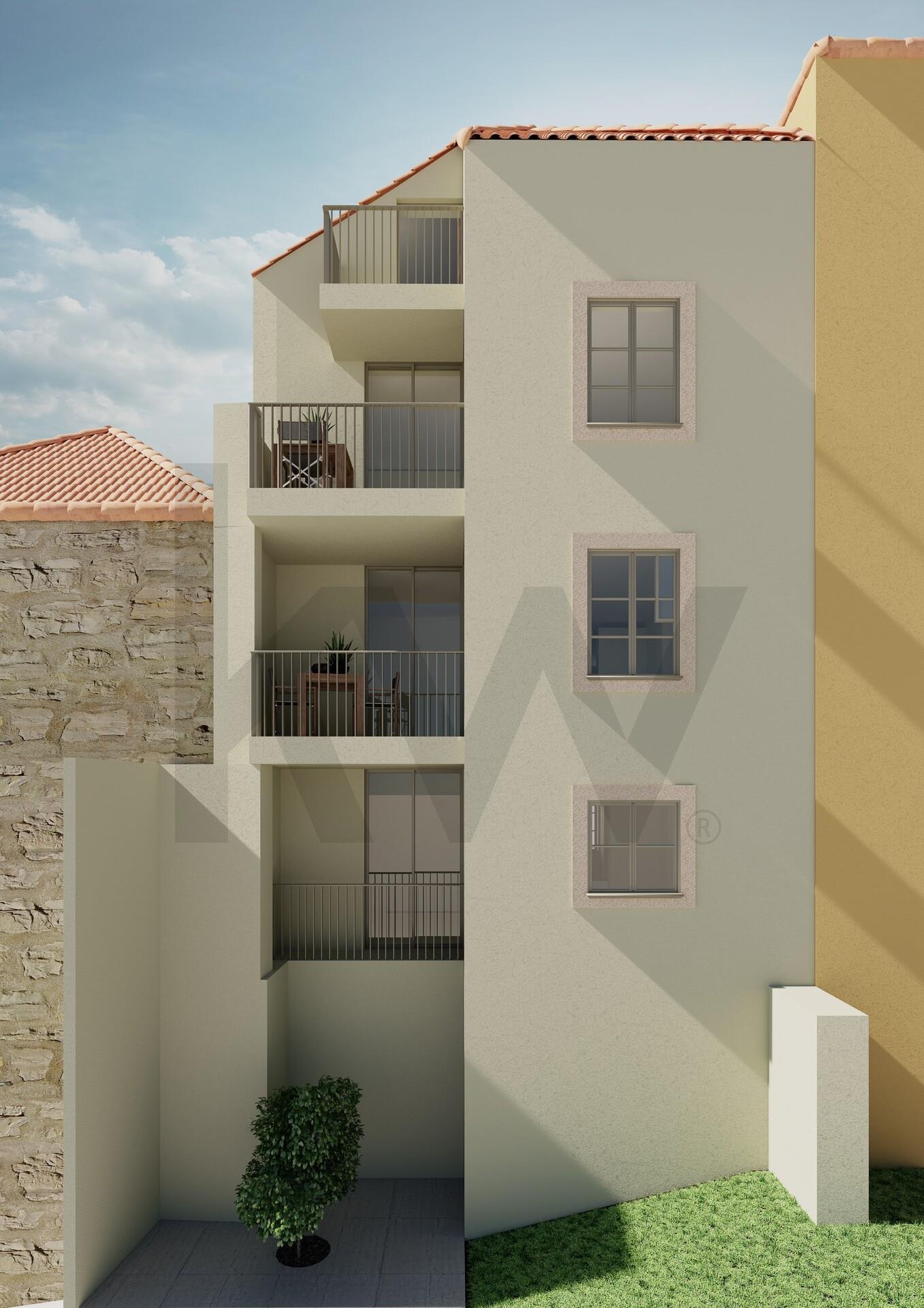 Building on Rua do Comércio in Porto for complete renovation