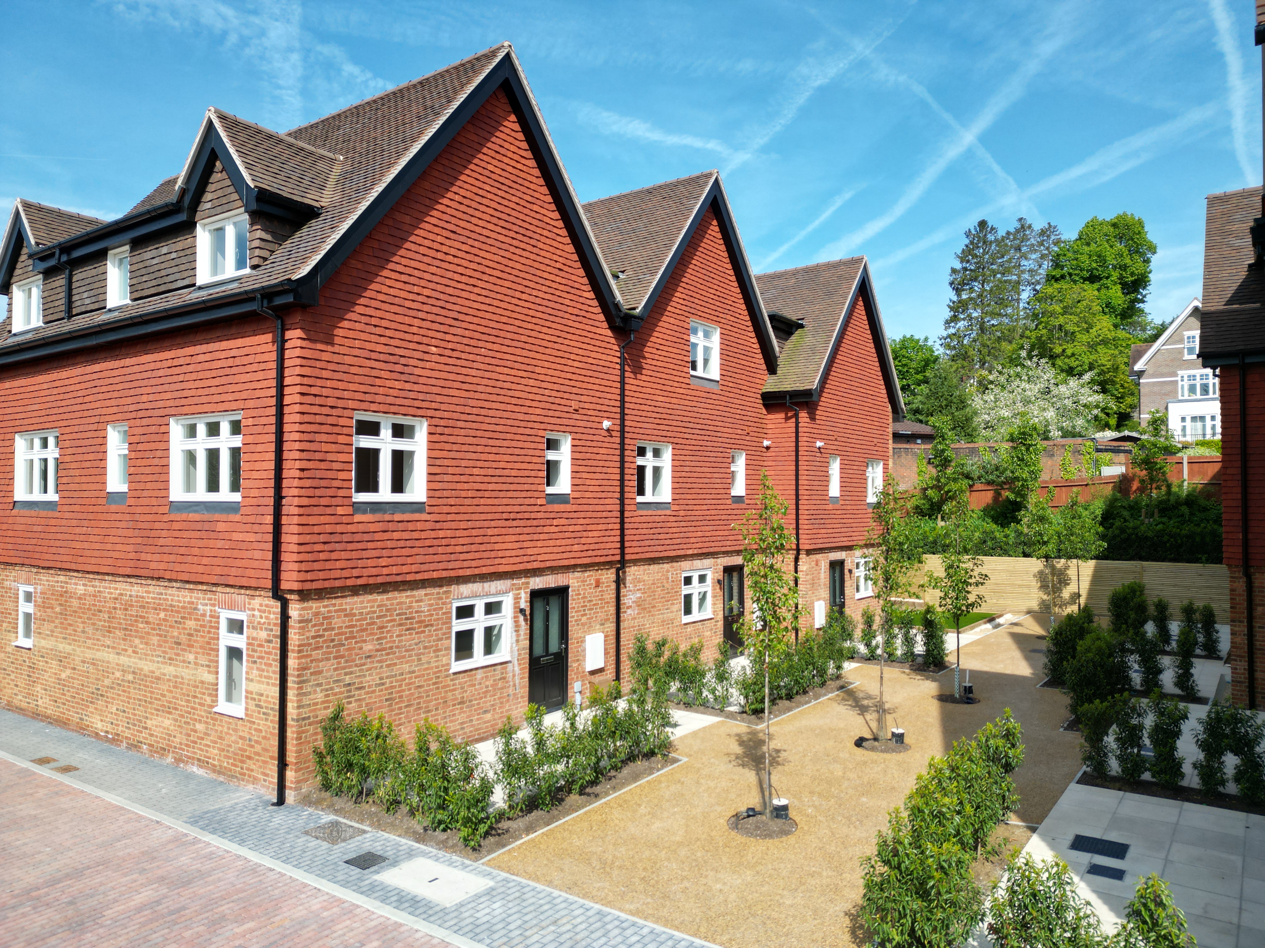 Under Offer: End of Terrace House for sale in Kingswood