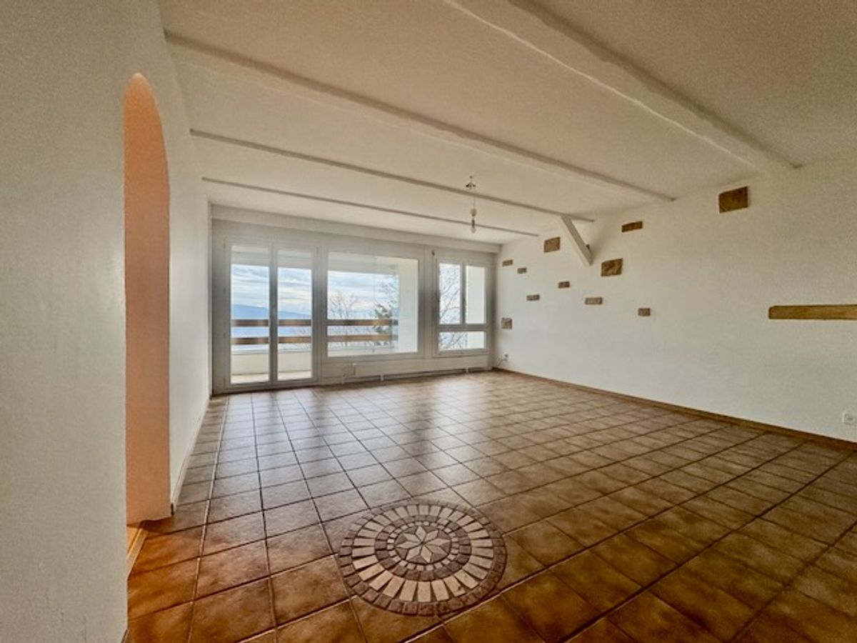 Exclusivity: Renovated 4.5 Rooms with superb view of the Val-de-Ruz