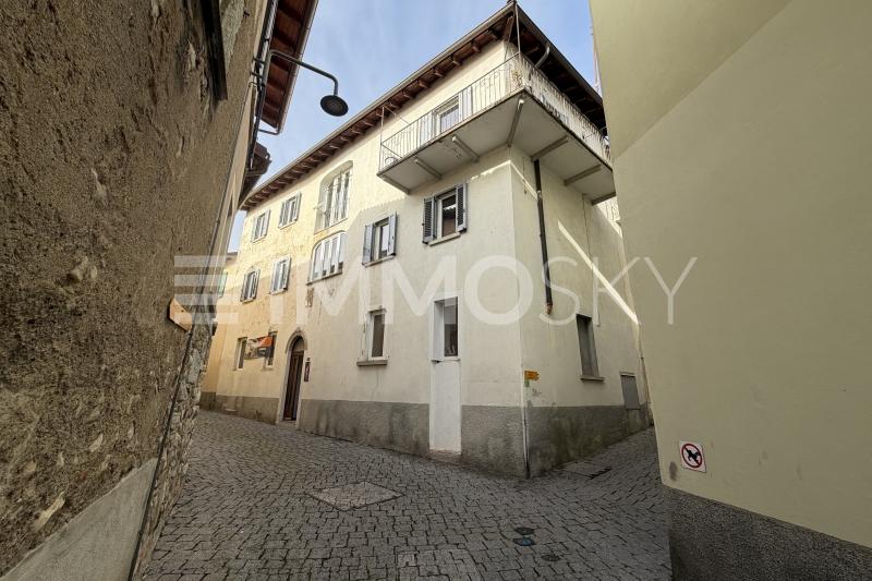 Historic single-family building in the heart of Besazio