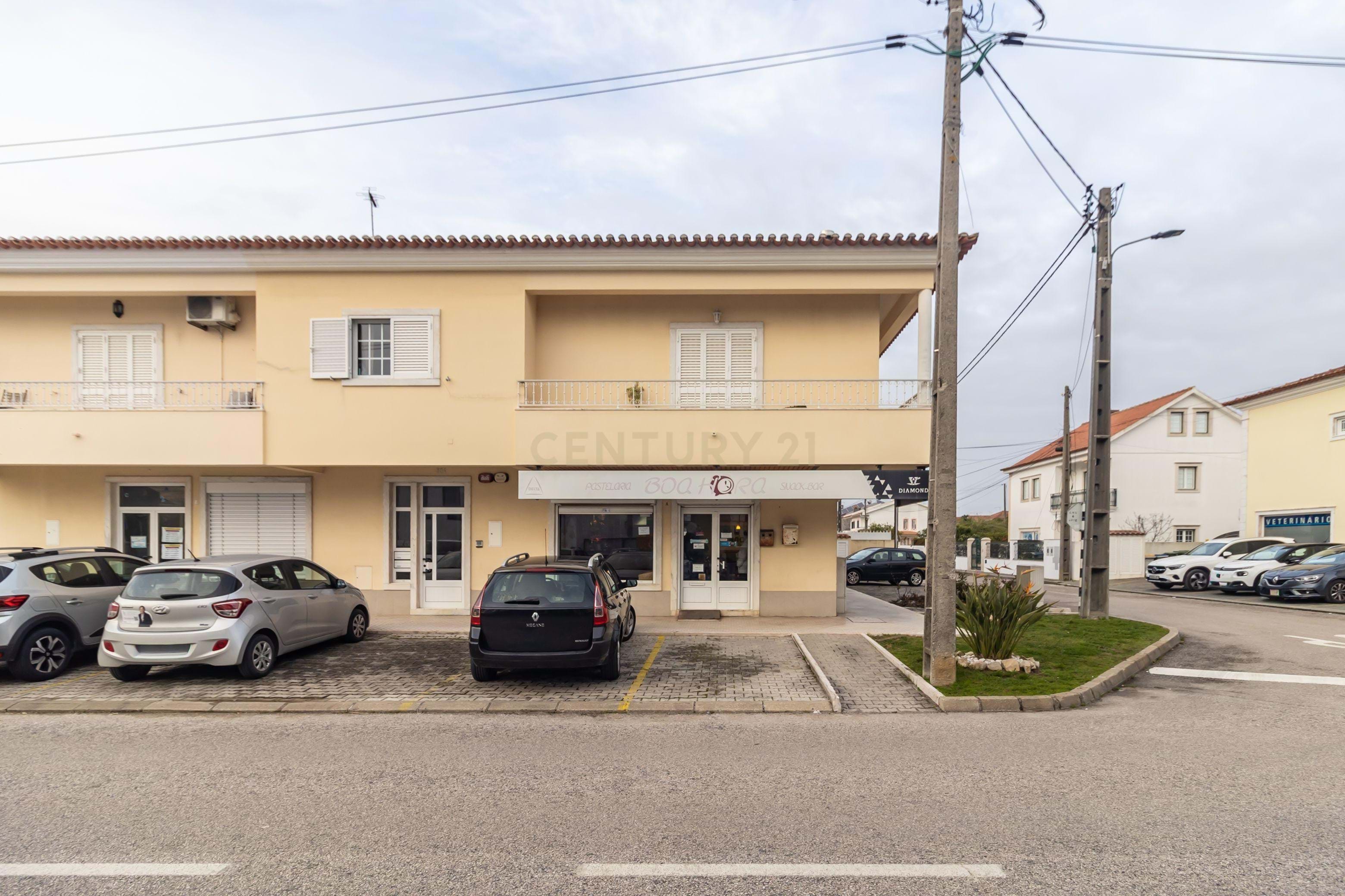 Shop in Fernão Ferro | Potential for Trade or Conversion into Housing
