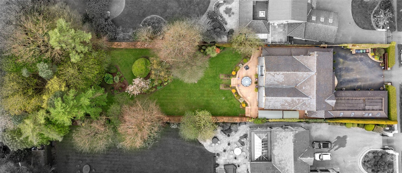 Under Offer: Detached House for sale in Alwoodley, Leeds