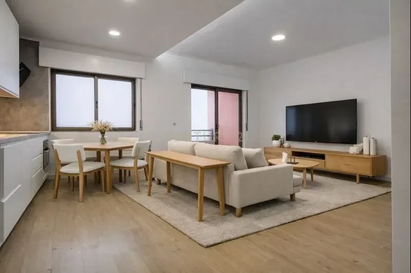 Fully refurbished 1 bedroom apartment with 2 balconies, Building with elevator and sunset view