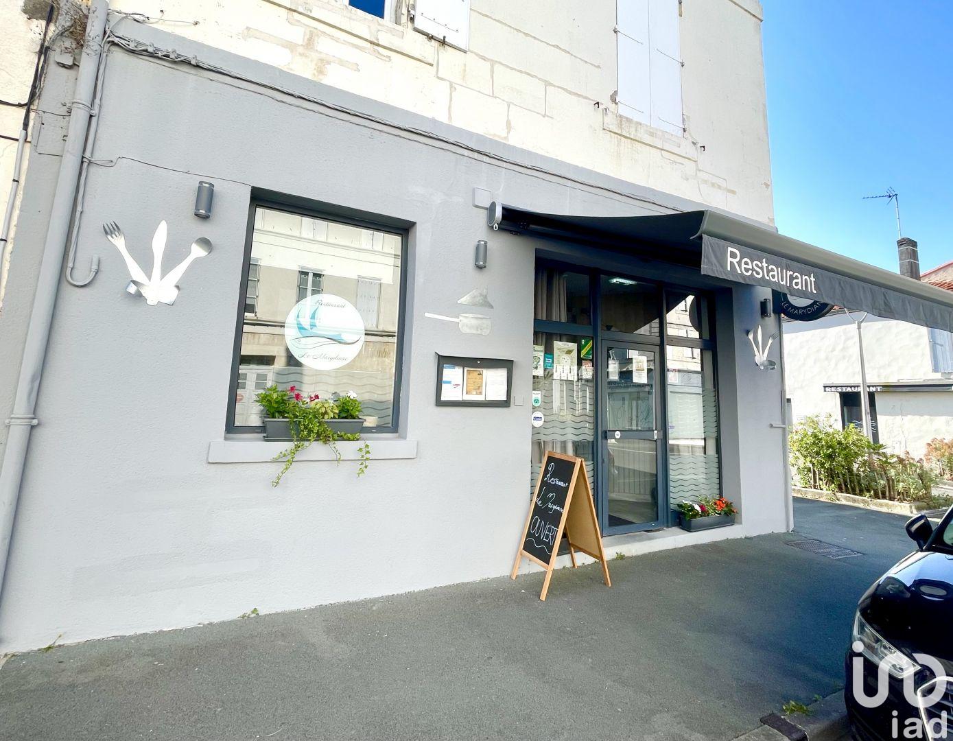 Building for sale in Rochefort, France