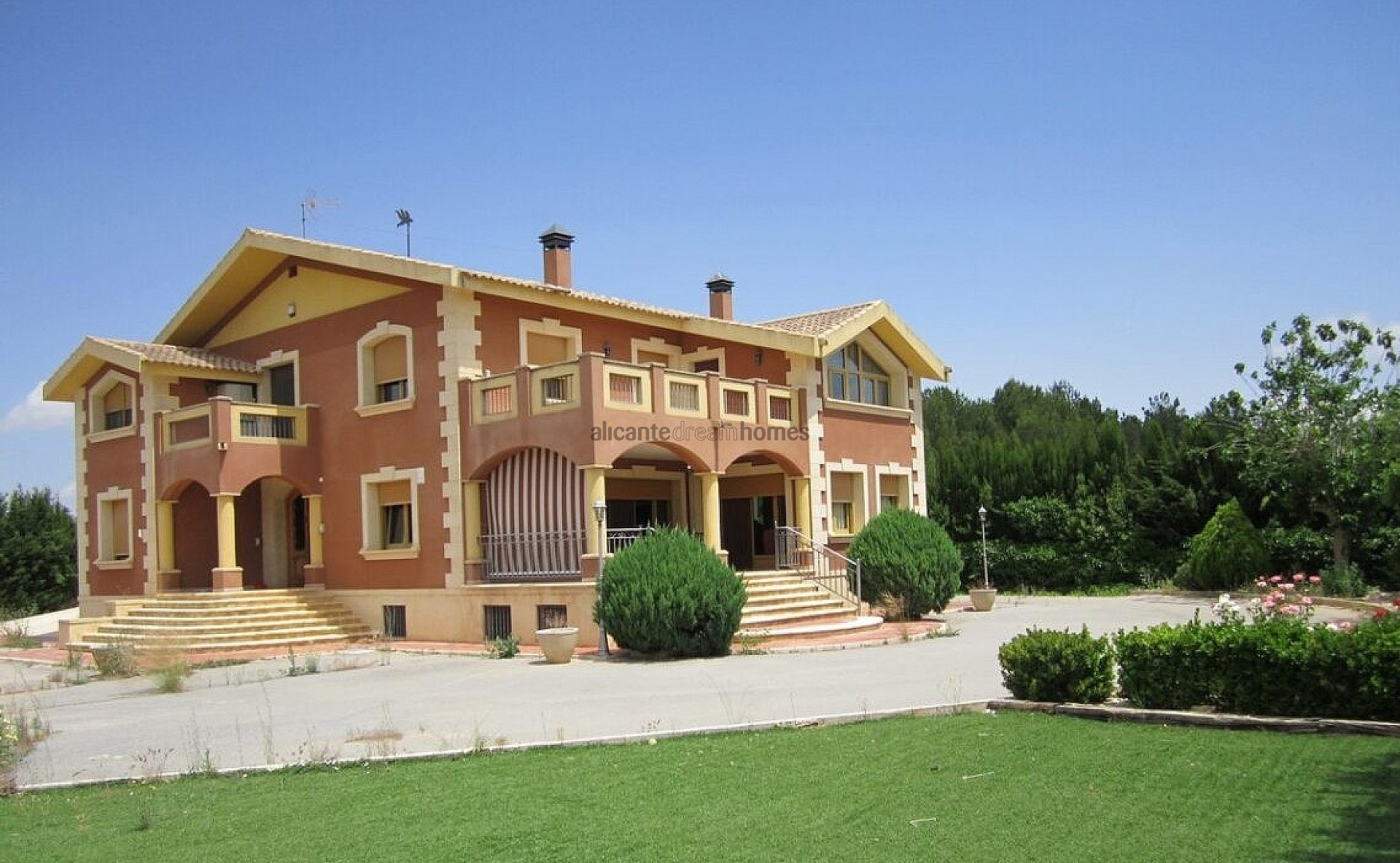 Home for sale in Yecla, Spain