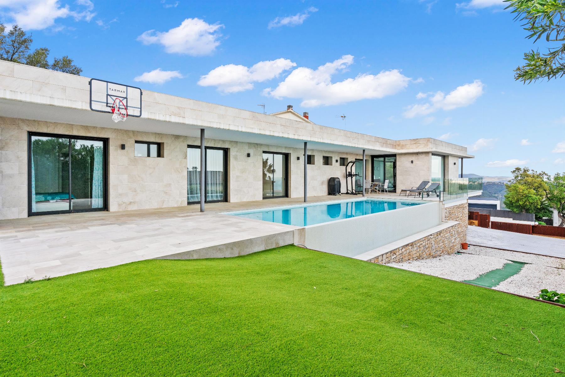 Home for sale, 139 Carrer Llentiscle (Castell-Platja d'Aro, Spain)