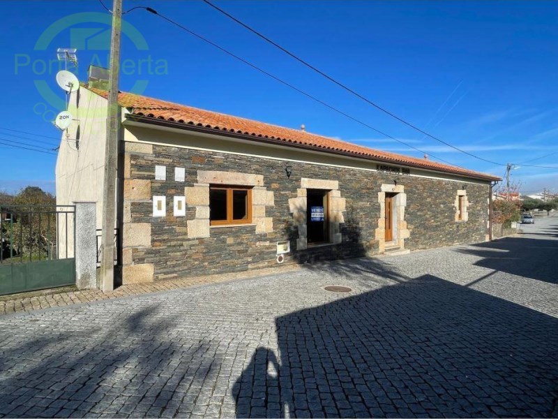 Mixed-use building - Bank Retake