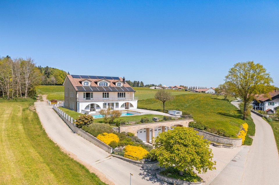 Luxury in the countryside: 13-room character house