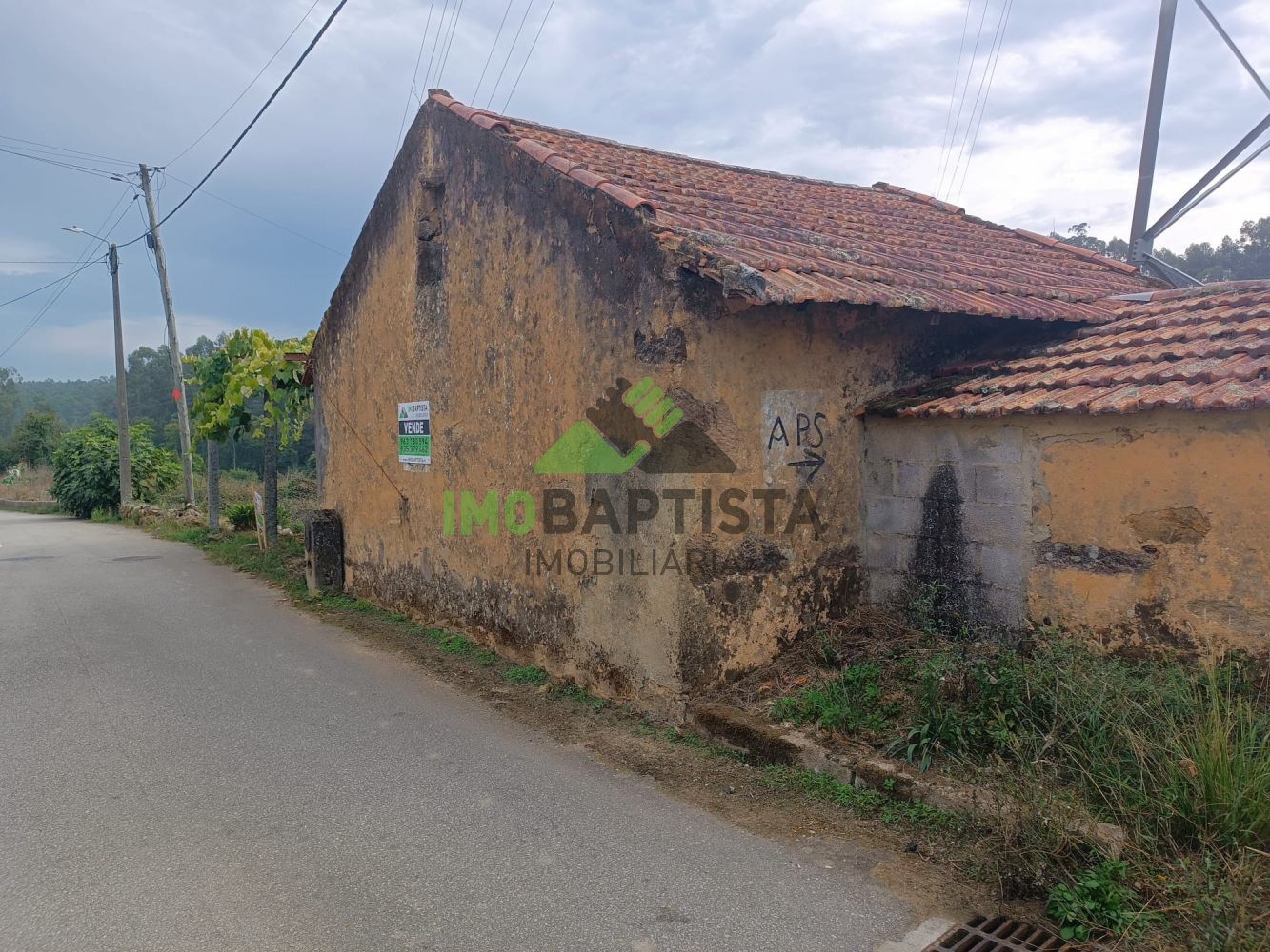 Building plot in Caldas de São Jorge (2200 m2)