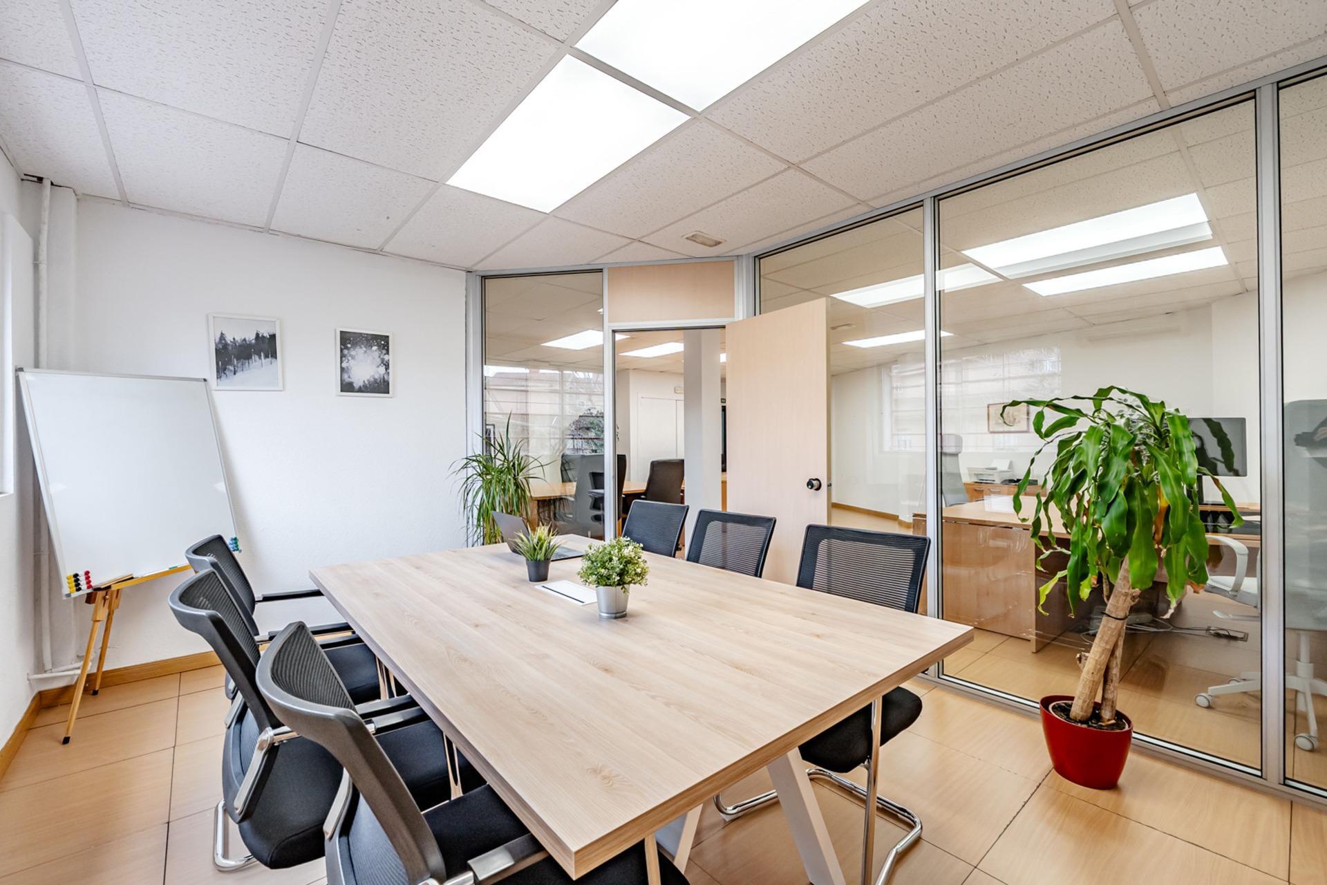 Your base of operations in the heart of Boadilla: Light, Space and Strategy.