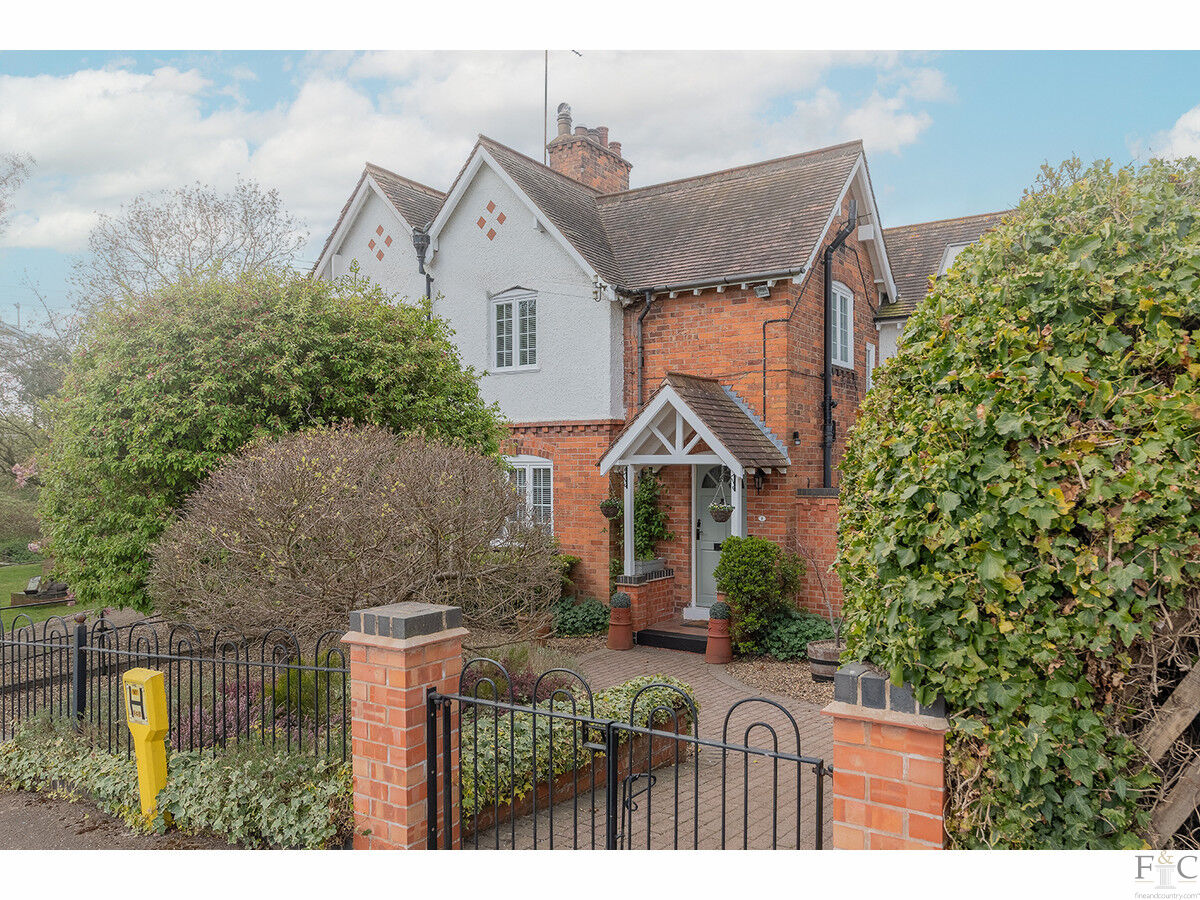 Under Offer: Semi-Detached House for sale in Market Harbrough, East Langton