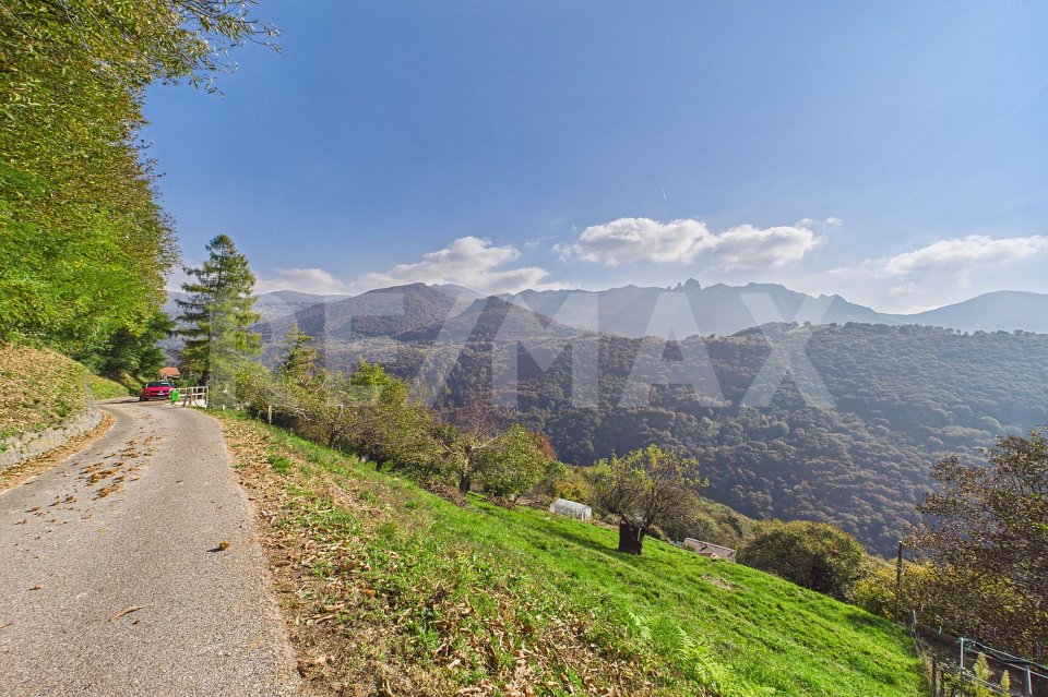 Terreno edificabile; soleggiato con vista panoramica, a circa 25 minuti da Lugano