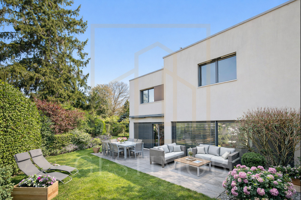 Gabled family villa with lovely garden - HPE