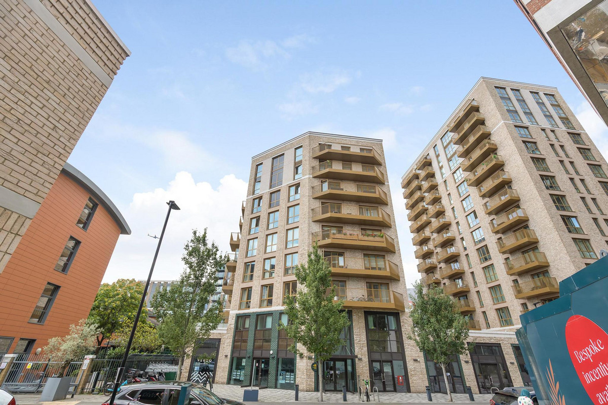 Penthouse: for sale in Brentford