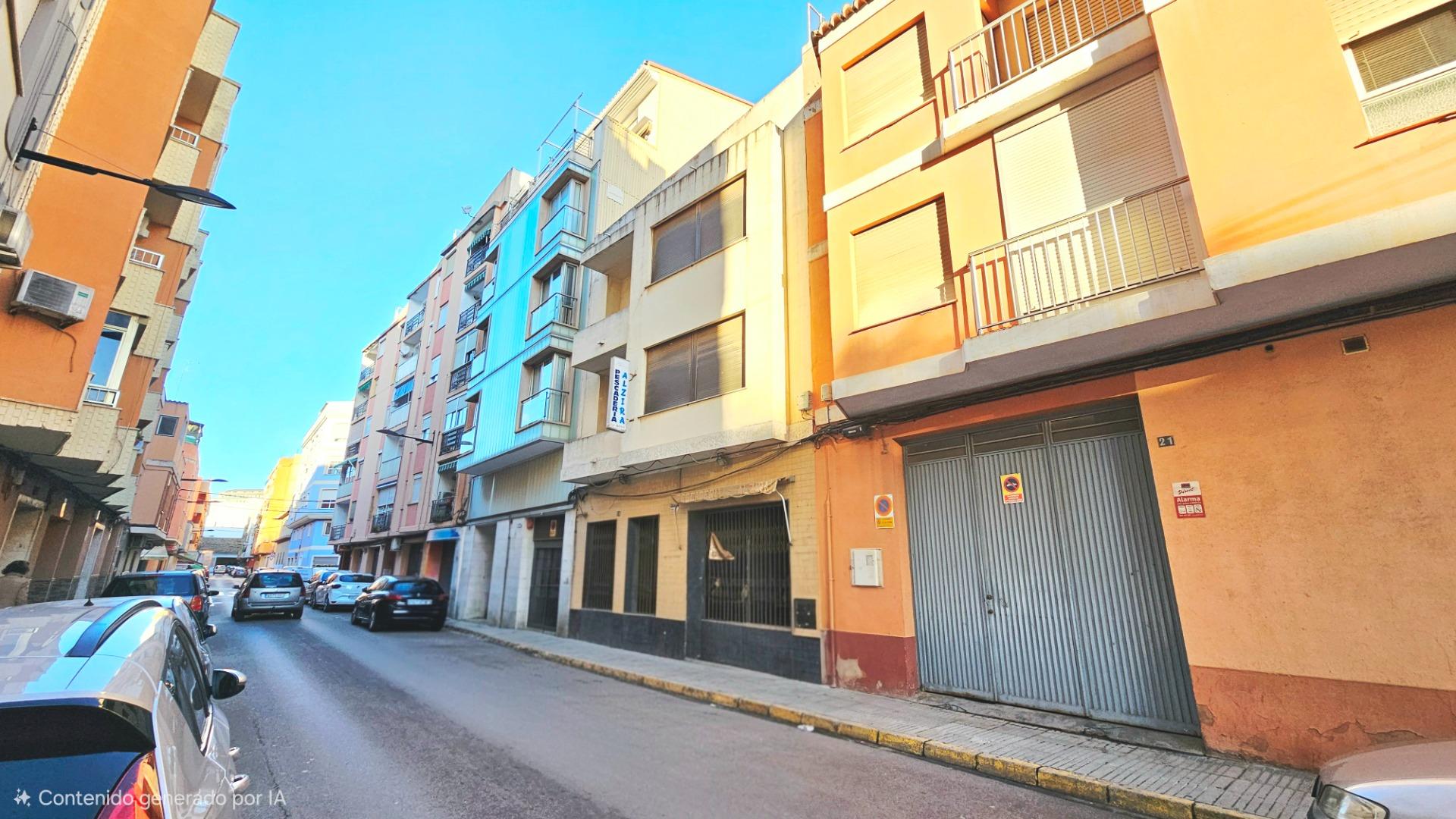 Building for sale with great potential in Pérez Crespí area – Alzira