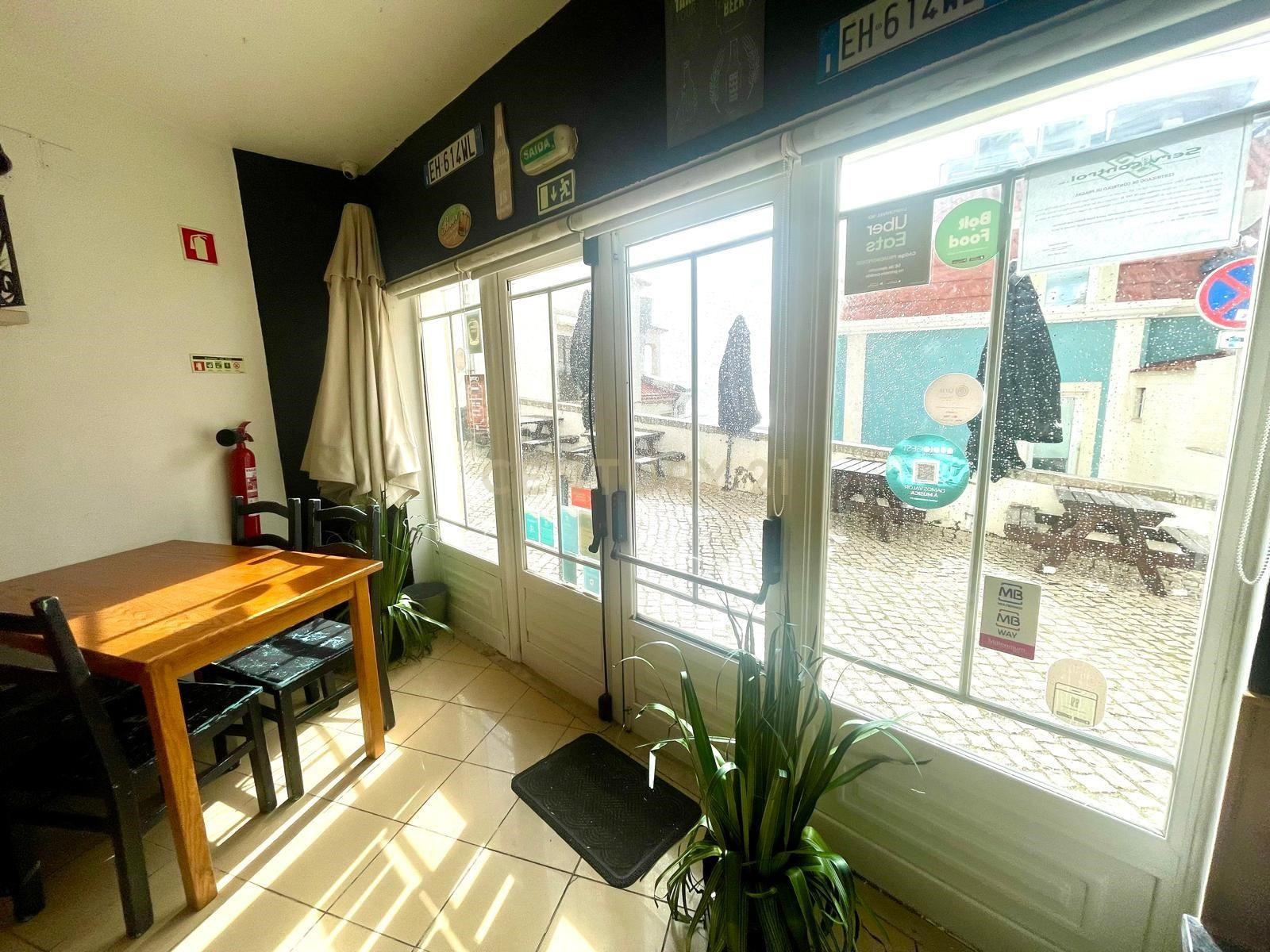 Charming Bar-Restaurant in Setúbal - Prime Location!