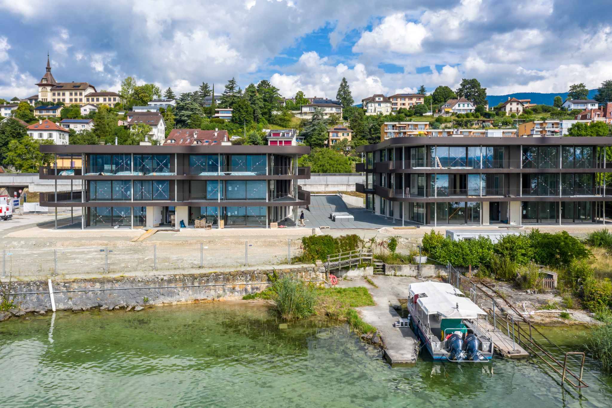 Come and discover your future home, right on the water