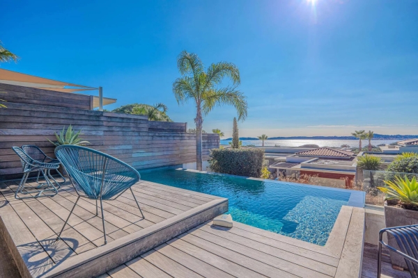 MODERN VILLA WITH SEA VIEW NEAR THE BEACH & CITY CENTER