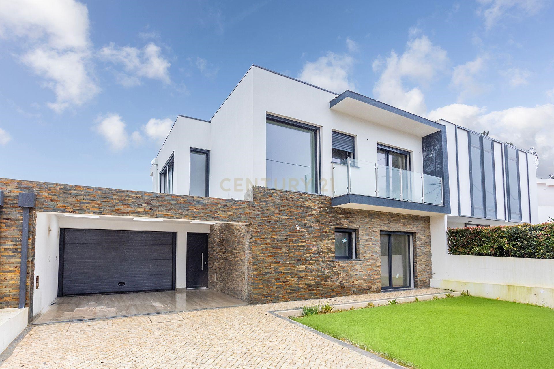 New villa in prestigious Marisol