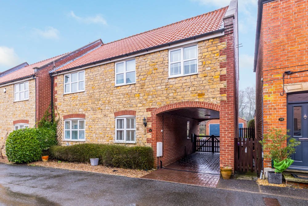 Semi-Detached House: for sale in Lincoln