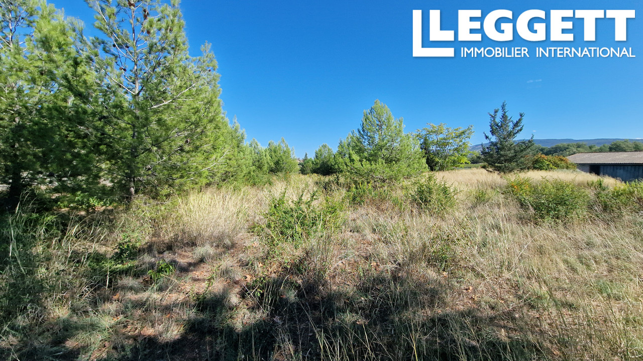 Large Plot of constructible land for sale well situated in a calm location , utilities closeby