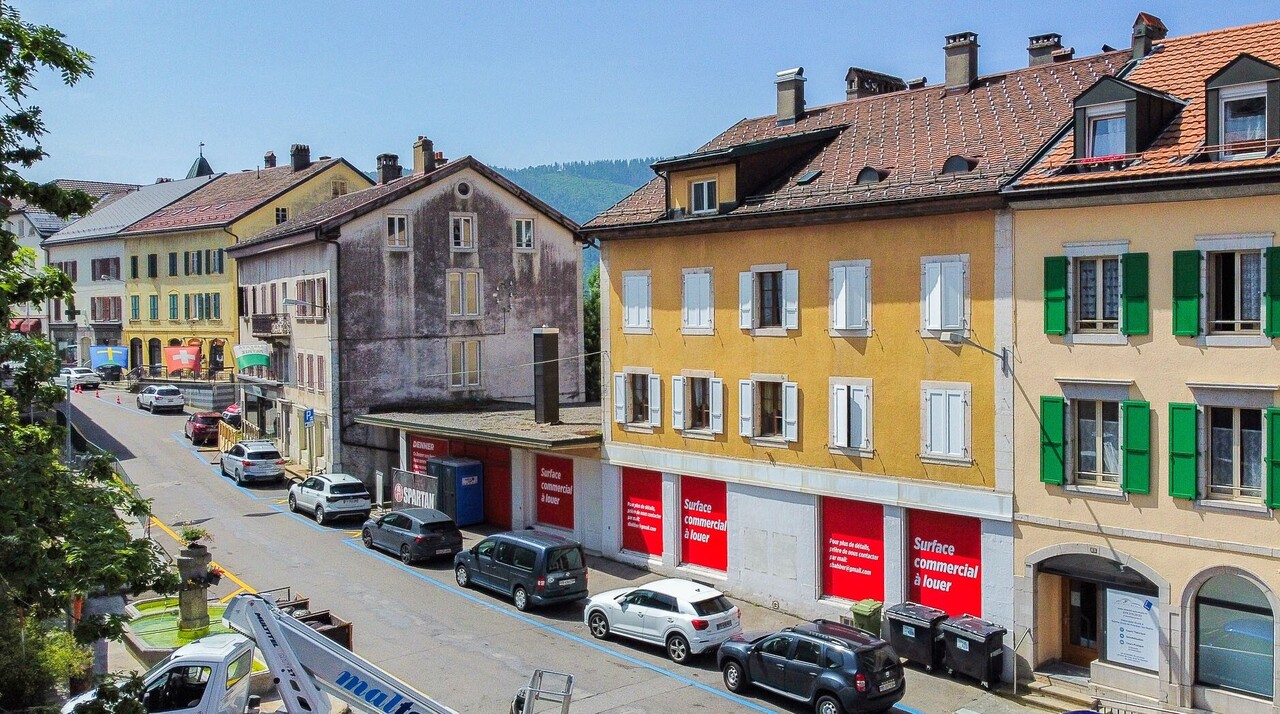 Rental building with 4 units and 1 business In the heart of Ste-Croix