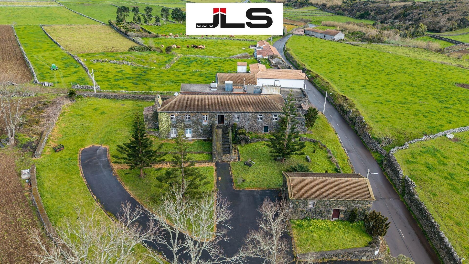 Commercial Property – Restaurant on the Path to the Grottoes, Graciosa Island