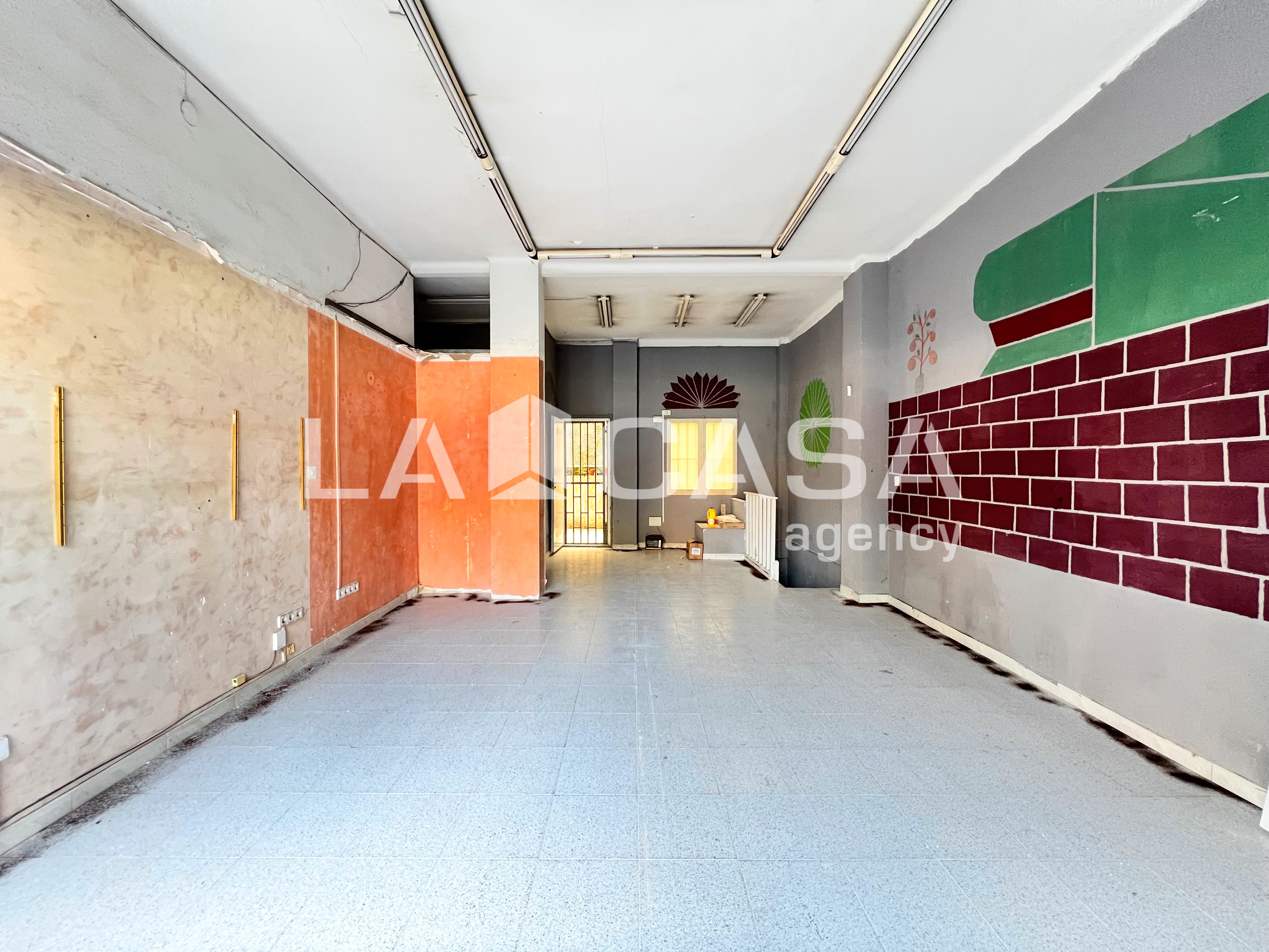 Commercial for sale in Badalona, Spain