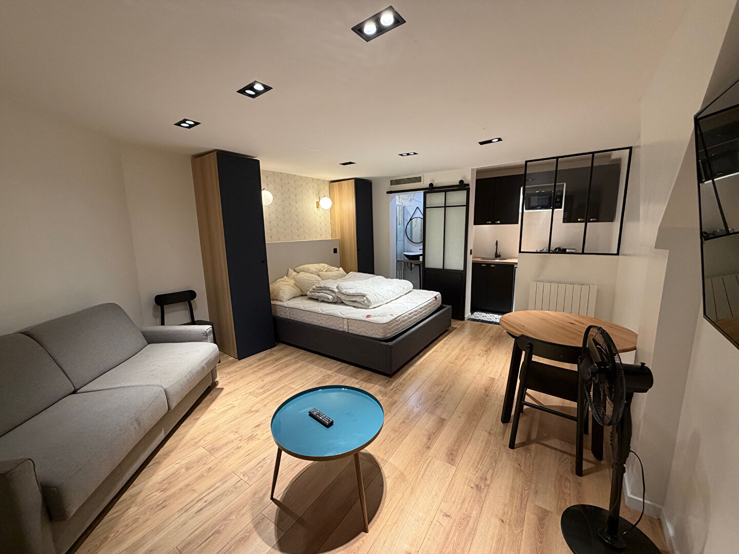 Paris 11th - Commercial premises converted into a house 26m2